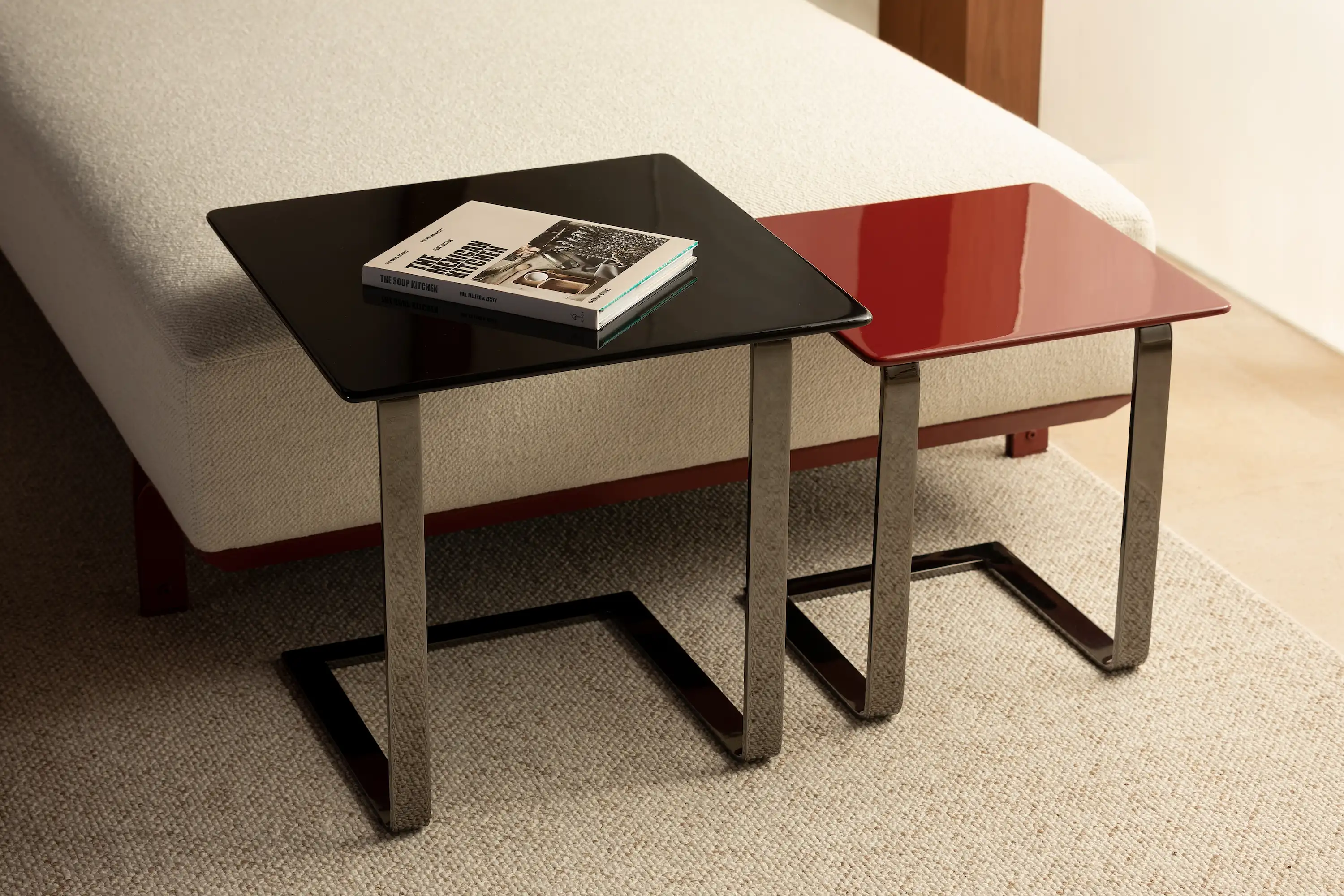 0_bourbon	Side Table_gallary_images